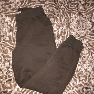 TNA Perfect Pocket sweatpants in Gd stone taupe